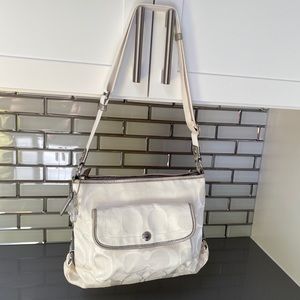 Coach Kyra Daisy White Crossbody Shoulder Bag